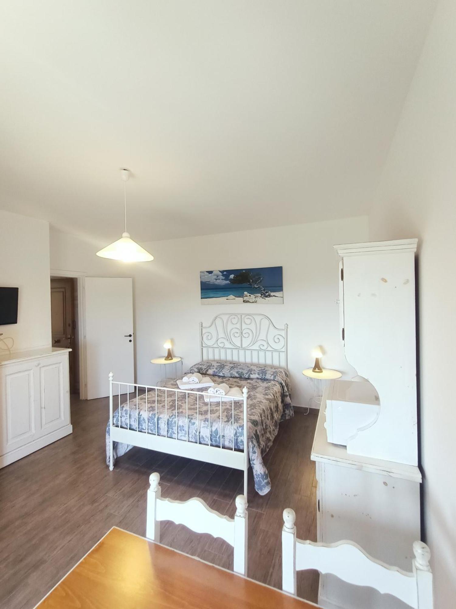 Residence La Meridiana San Bartolomeo Al Mare Luaran gambar