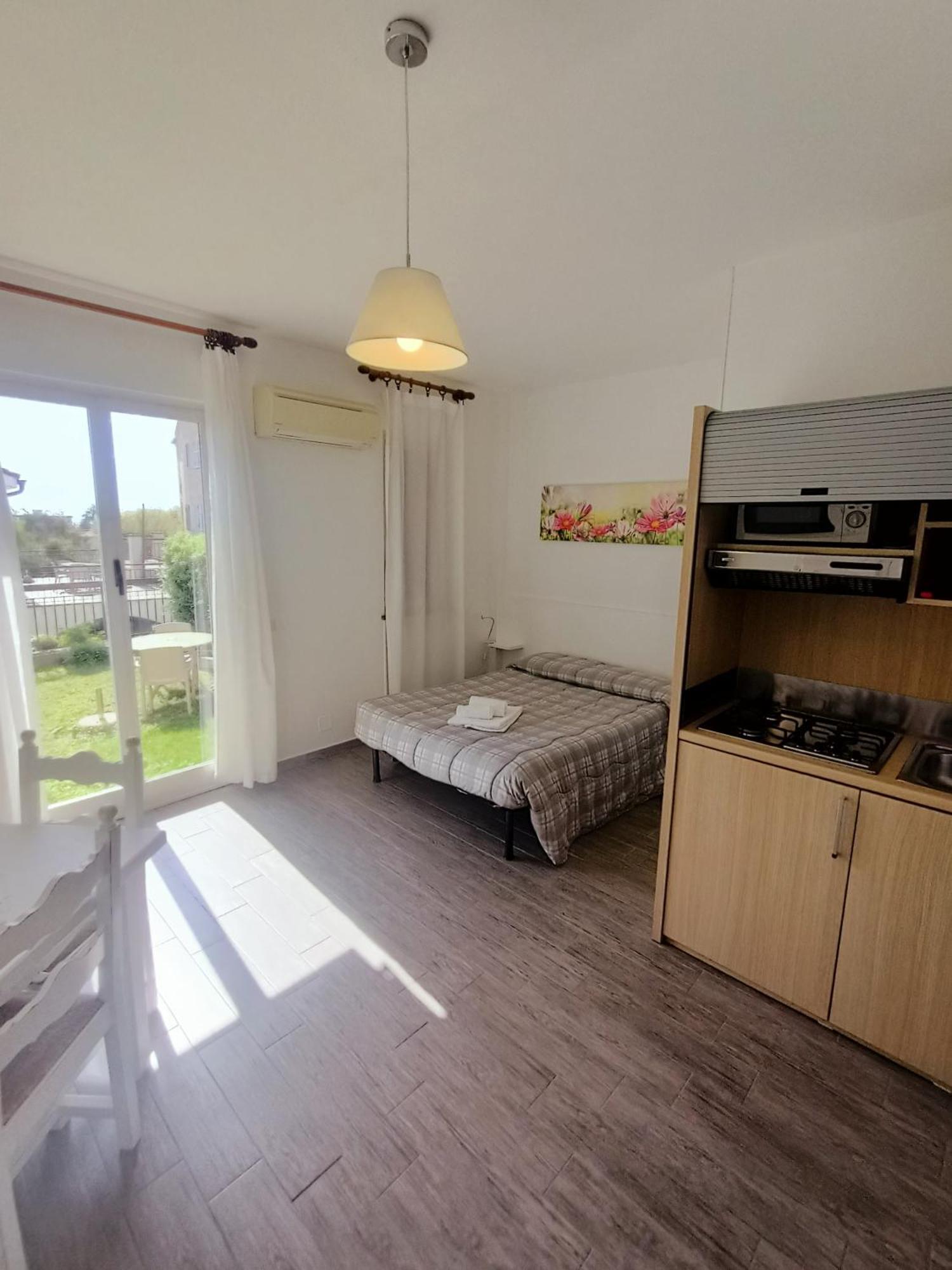 Residence La Meridiana San Bartolomeo Al Mare Luaran gambar