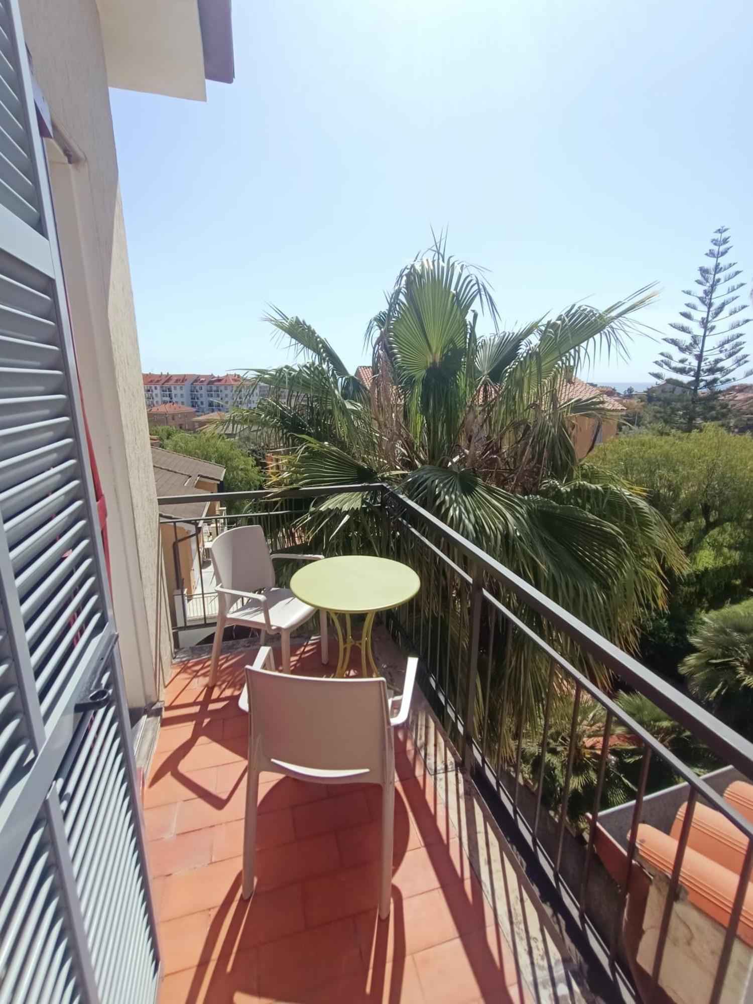 Residence La Meridiana San Bartolomeo Al Mare Luaran gambar
