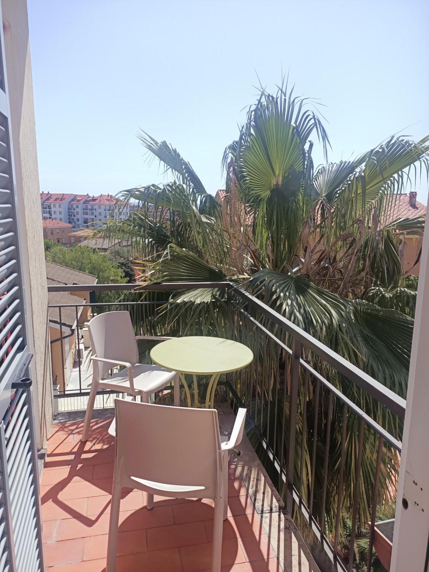 Residence La Meridiana San Bartolomeo Al Mare Luaran gambar