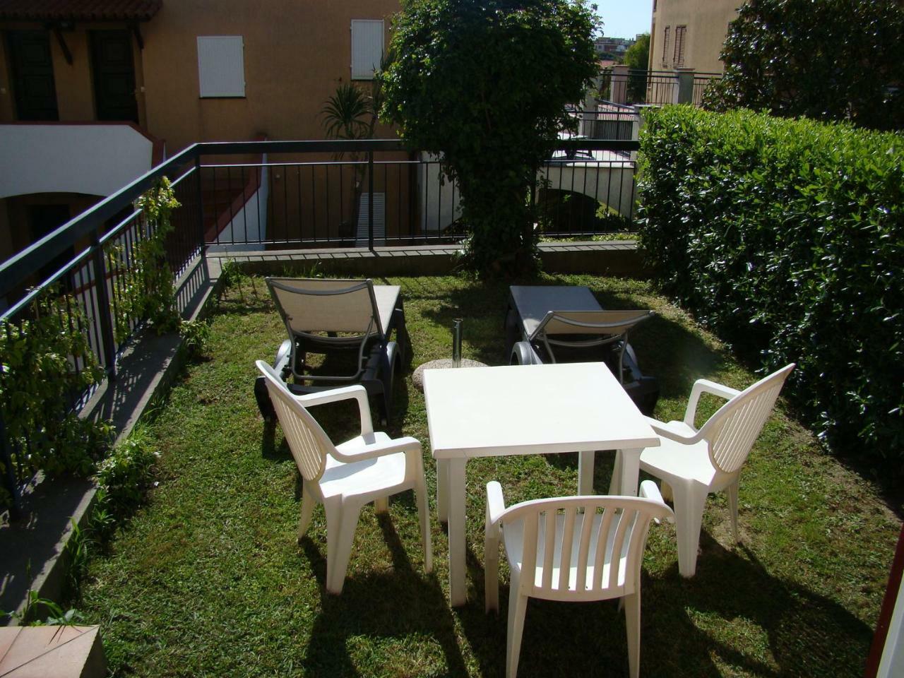 Residence La Meridiana San Bartolomeo Al Mare Luaran gambar